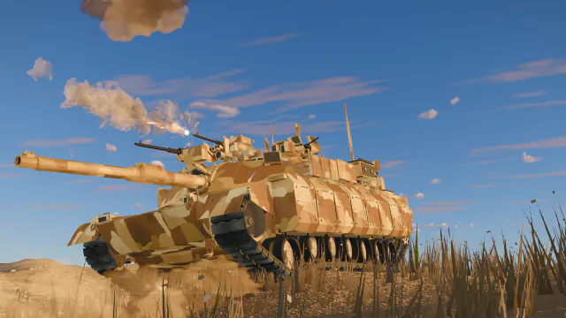 日痕绿洲，自动车顶武器：从低处的前侧方看去，M1A2 SEPv3 的遥控武器站打出一串点射，炮塔上方闪出枪口焰并冒出烟团，主炮仍指向左侧。